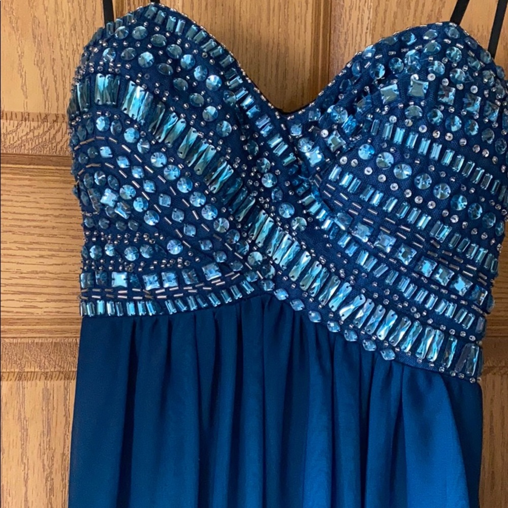 Prom dress - Picture 2 of 4